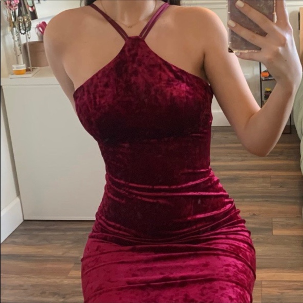 Crushed velvet burgundy prom/hoco/formal dress
